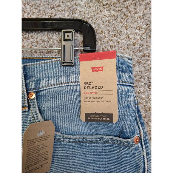 NWT Levi's 550 Relaxed Fit Distressed Men's Jeans 35 x 32 - Picture 3 of 12
